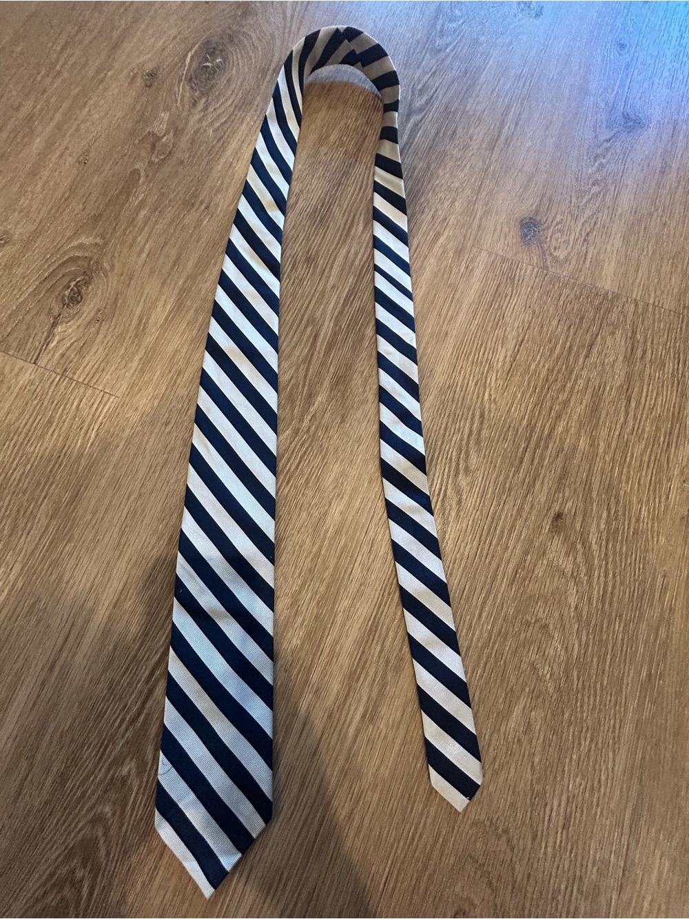 Assorted Striped Silk Tie Collection of many colors - Picture 4 of 14